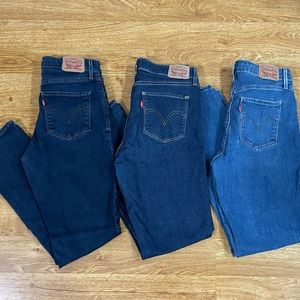 Prices to sell!! Bundle of 3 Women’s Levi’s